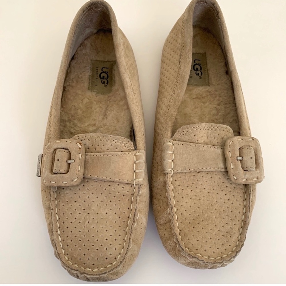 UGG loafers with sheepskin footbed size 8.5